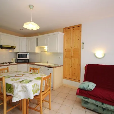 Apartment 2 Pieces Au Mont-dore, 300m Des Thermes, Rez-de-chaussee, Classe 2 Etoiles - Fr-1-608-112 *
